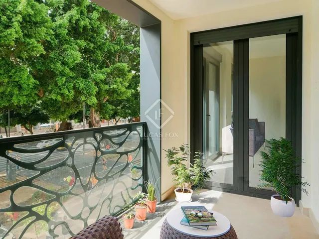 Balcony; view, natural light