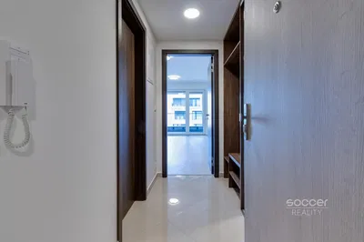 Vestiaire; vue, carrelage, lumière naturelle