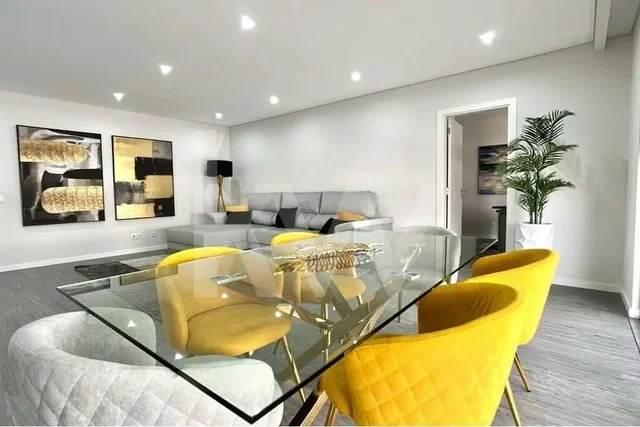 Living room; modern style, natural light, wood floor