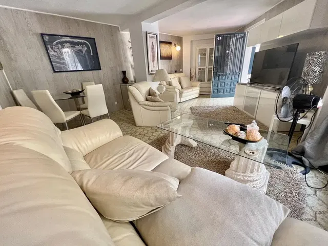 Salon; światło dzienne, styl nowoczesny