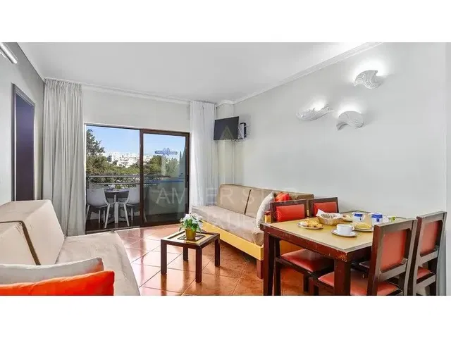 Obývačka; výhľad, prirodzené svetlo