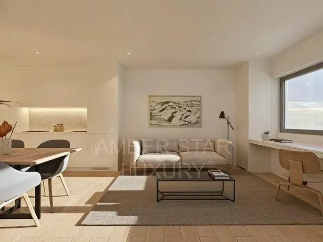 Soggiorno; luce naturale, stile moderno, pavimento in legno