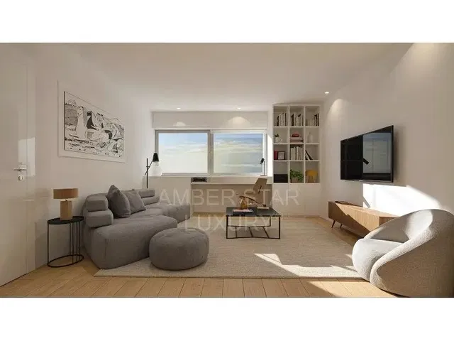 Living room; natural light, modern style, wood floor