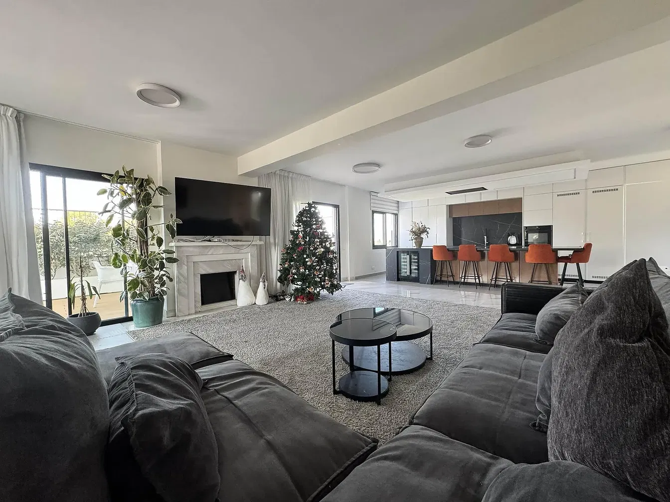 Wohnzimmer; tageslicht, moderner stil, kamin, blick