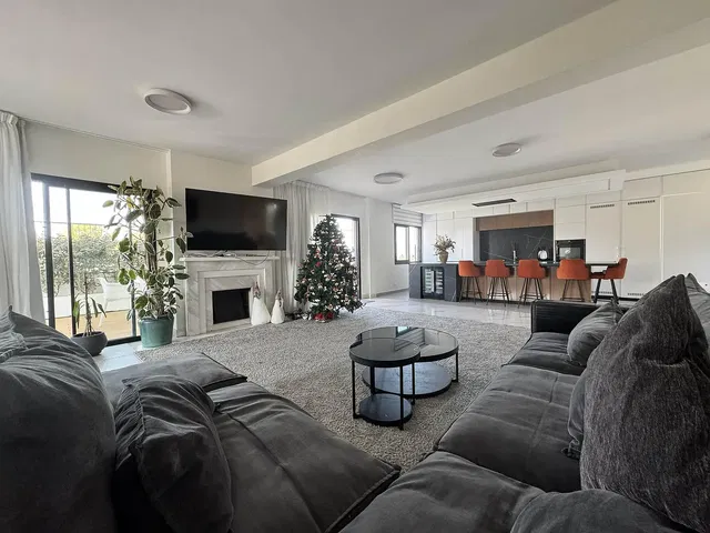 Wohnzimmer; tageslicht, moderner stil, kamin, blick