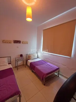 Ložnice; dlažba, přirozené světlo