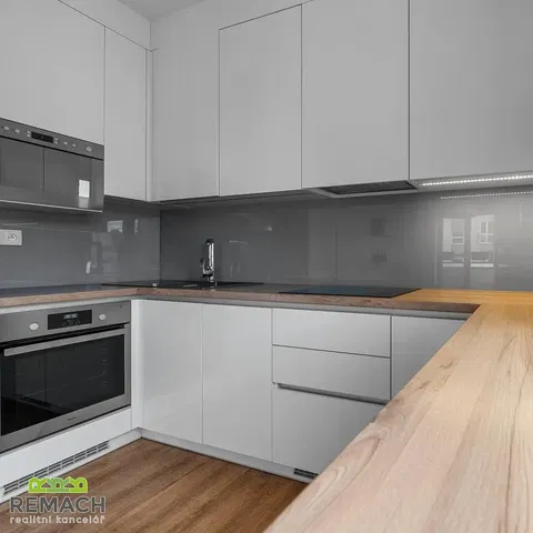 Cucina; elettrodomestici, stile moderno