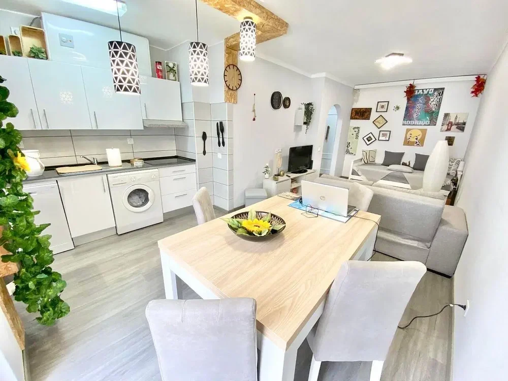 غرفة معيشة; أجهزة المطبخ, ضوء طبيعي, أسلوب عصري