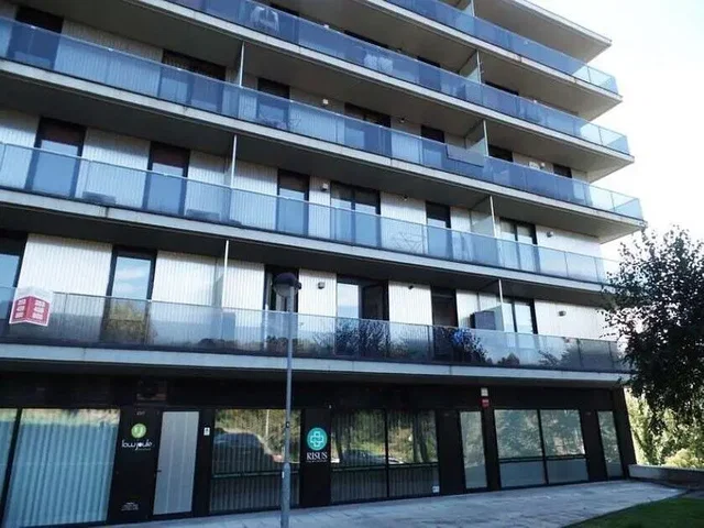 Къща и околности