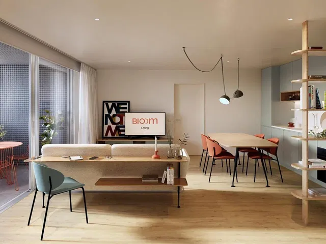 Oturma odası; doğal ışık, modern stil, ahşap zemin