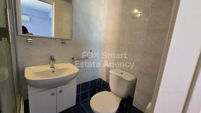 Toaleta; dlažba, nutná rekonstrukce