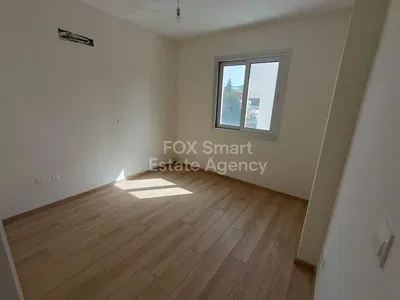 Ložnice; dřevěná podlaha, přirozené světlo, po rekonstrukci