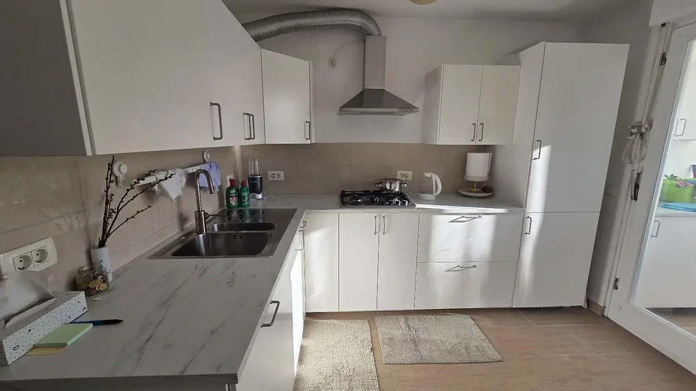 Кухиња; кухињски апарати, плочице