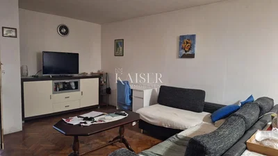 Obývací pokoj; dřevěná podlaha, rustikální styl