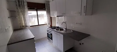 Кухиња; кухињски апарати, плочице, природно светло