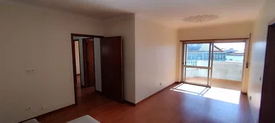Дневна соба; природно светло, дрвени под