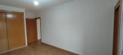Спаваћа соба; дрвени под, природно светло