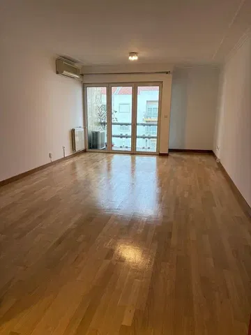 Living room; wood floor, view, natural light
