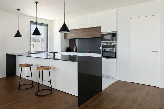 Mutfak; mutfak aletleri, modern stil, doğal ışık