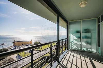 Balcone; vista, pavimento in piastrelle