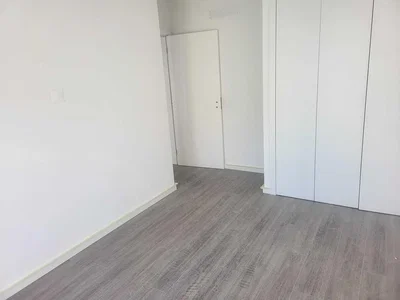 Спаваћа соба; плочице, природно светло