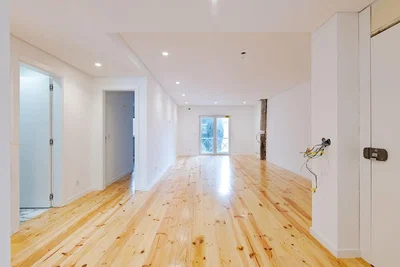 Ostatní; dřevěná podlaha, přirozené světlo