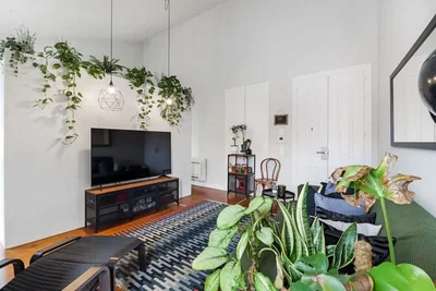 غرفة معيشة; ضوء طبيعي, أرضية خشبية, أسلوب عصري