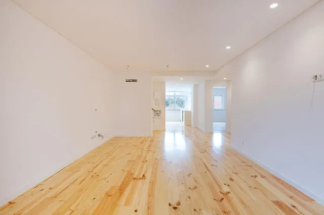 Soggiorno; pavimento in legno, luce naturale