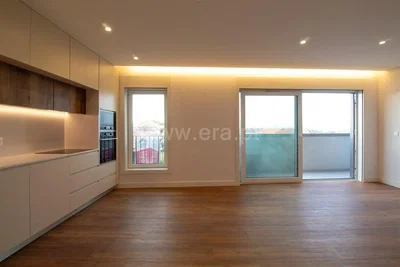 Кухиња; поглед, дрвени под, реновиран, природно светло