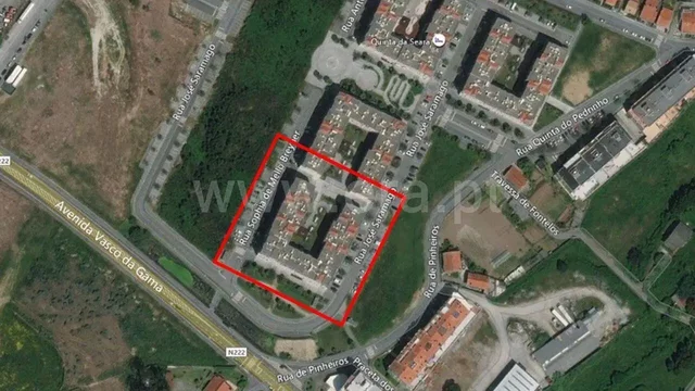 Къща и околности