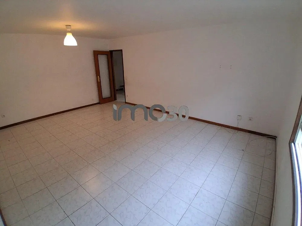 Sonstiges; fliesenboden, renovierungsbedürftig