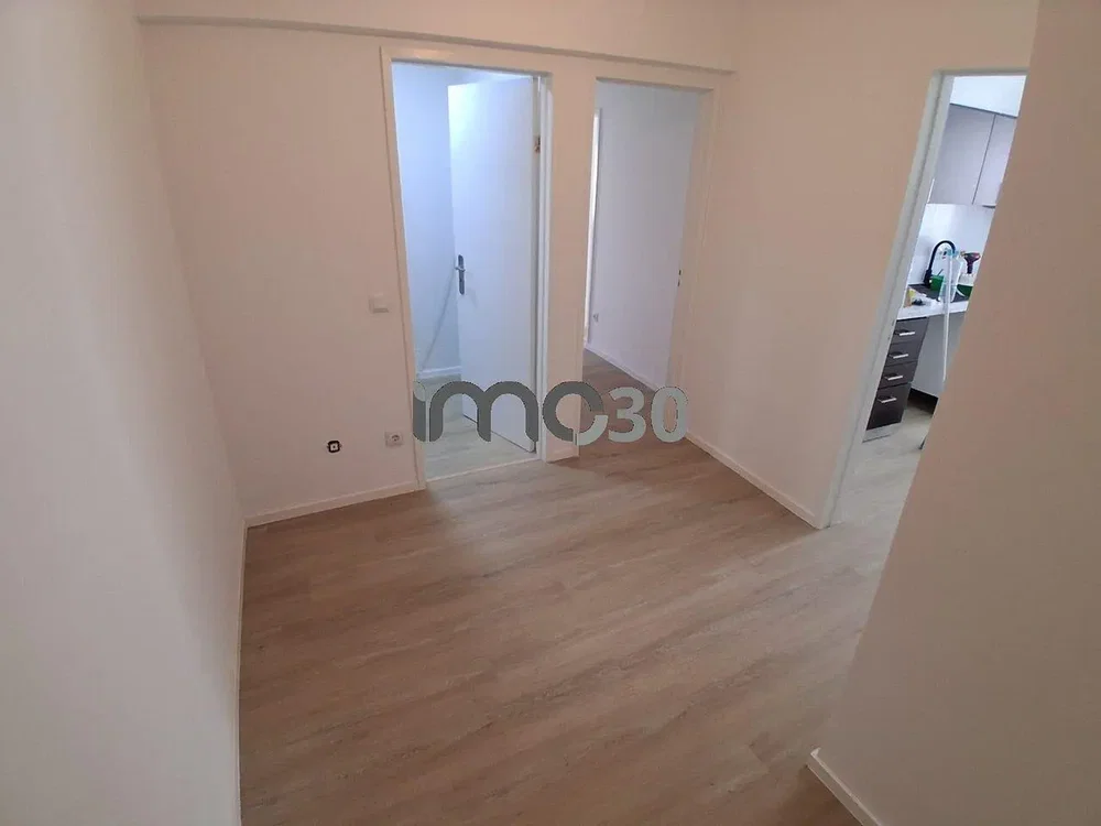 Ostale; drveni pod, prirodna svjetlost