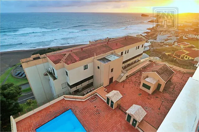 Dům a okolí; výhled