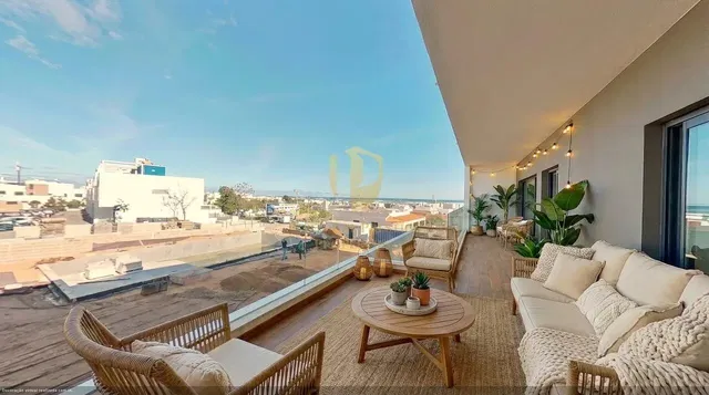 Terasa; výhled, dřevěná podlaha, přirozené světlo, rustikální styl