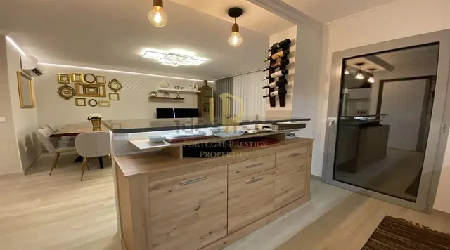 Cuisine; style moderne, rénové, parquet, lumière naturelle