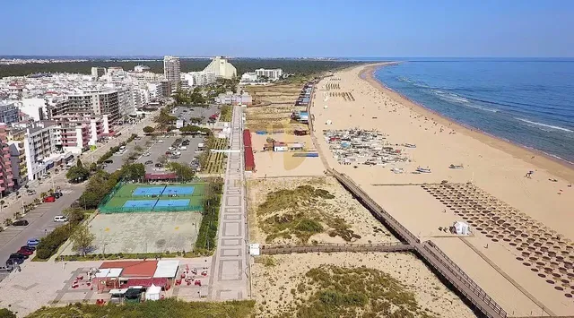 Dům a okolí; výhled