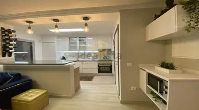 Кухиња; кухињски апарати, плочице, природно светло, модерни стил