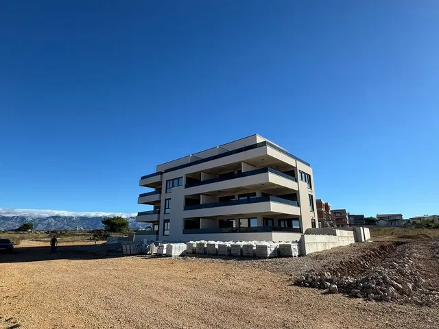 Къща и околности; гледка