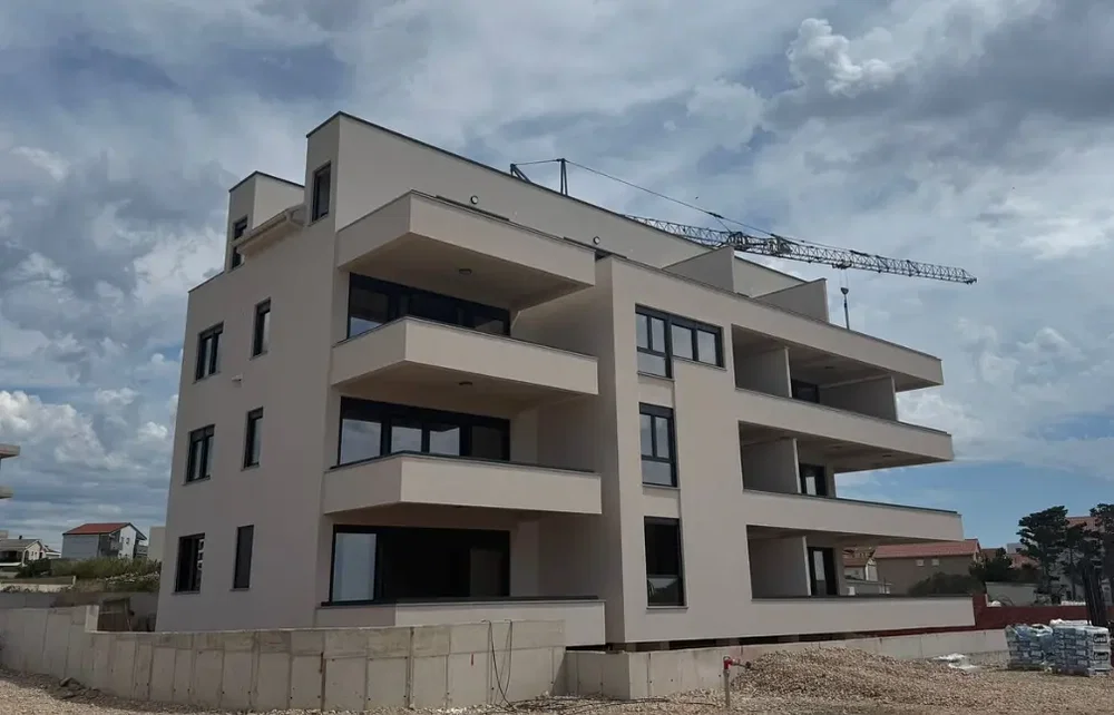 Dům a okolí