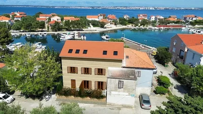 Кућа и околина; поглед