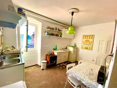 Кухиња; поглед, кухињски апарати, природно светло