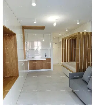 Küche; fliesenboden, renoviert, tageslicht