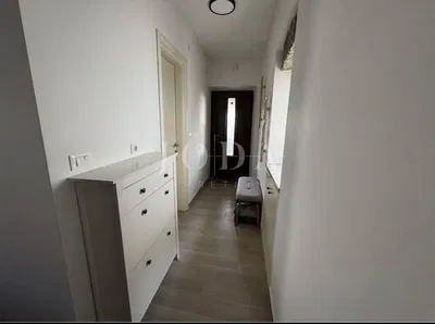 Garderobe; fliesenboden