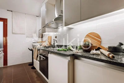 Mutfak; mutfak aletleri, fayans zemin