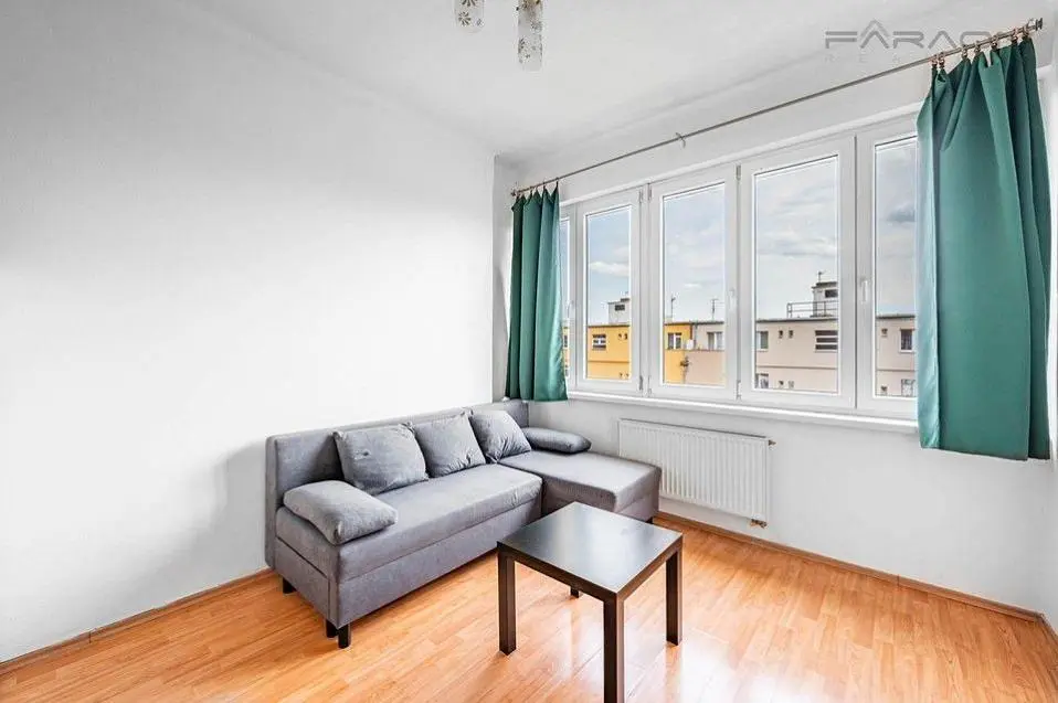Salon; vue, parquet, lumière naturelle
