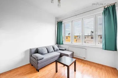 Salon; vue, parquet, lumière naturelle