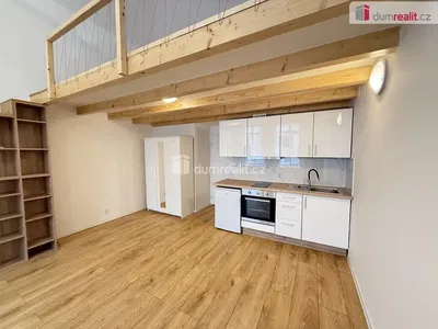 Küche; küchengeräte, holzboden, renoviert, tageslicht