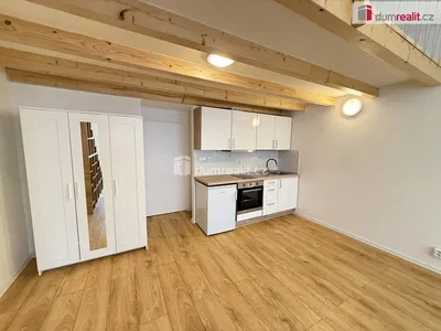 Küche; holzbalken, holzboden, renoviert, tageslicht, moderner stil, küchengeräte