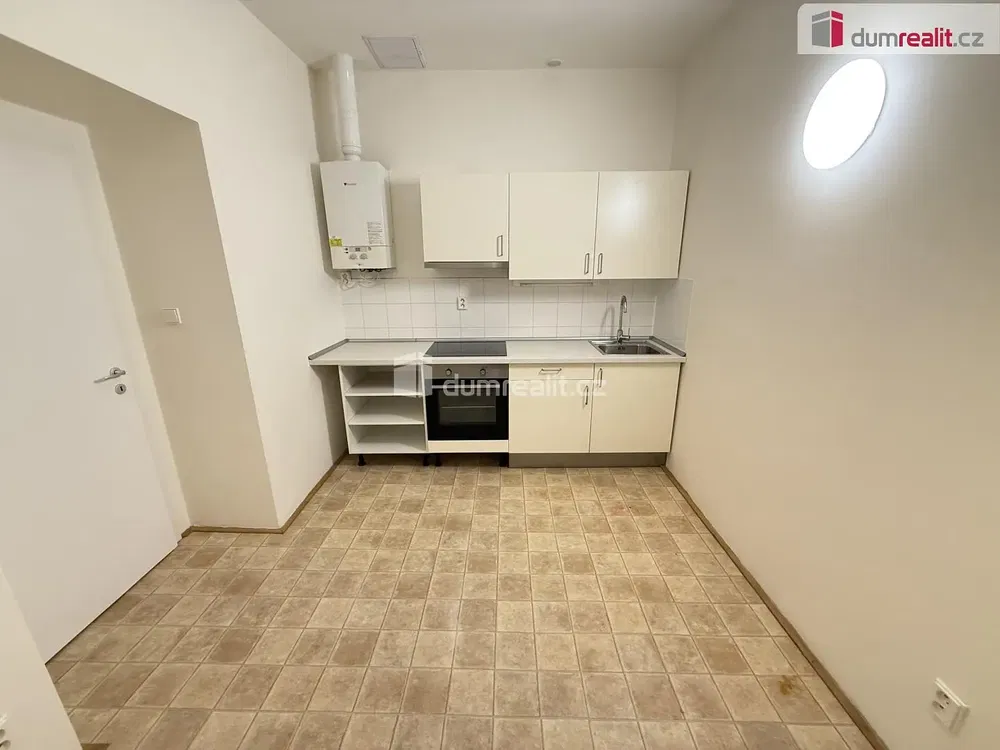 Cuisine; carrelage, électroménager, chauffe-eau