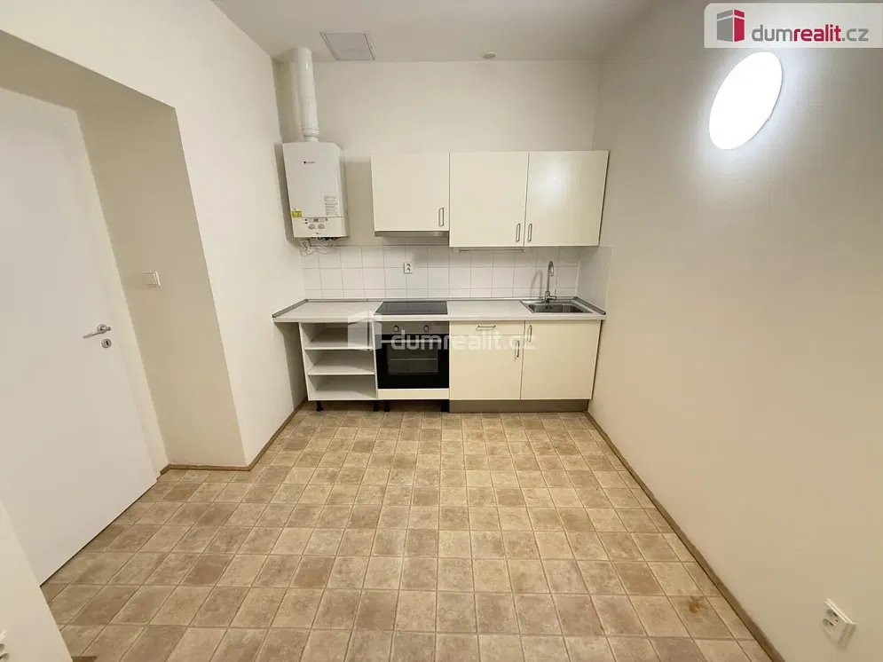 Cuisine; carrelage, électroménager, chauffe-eau